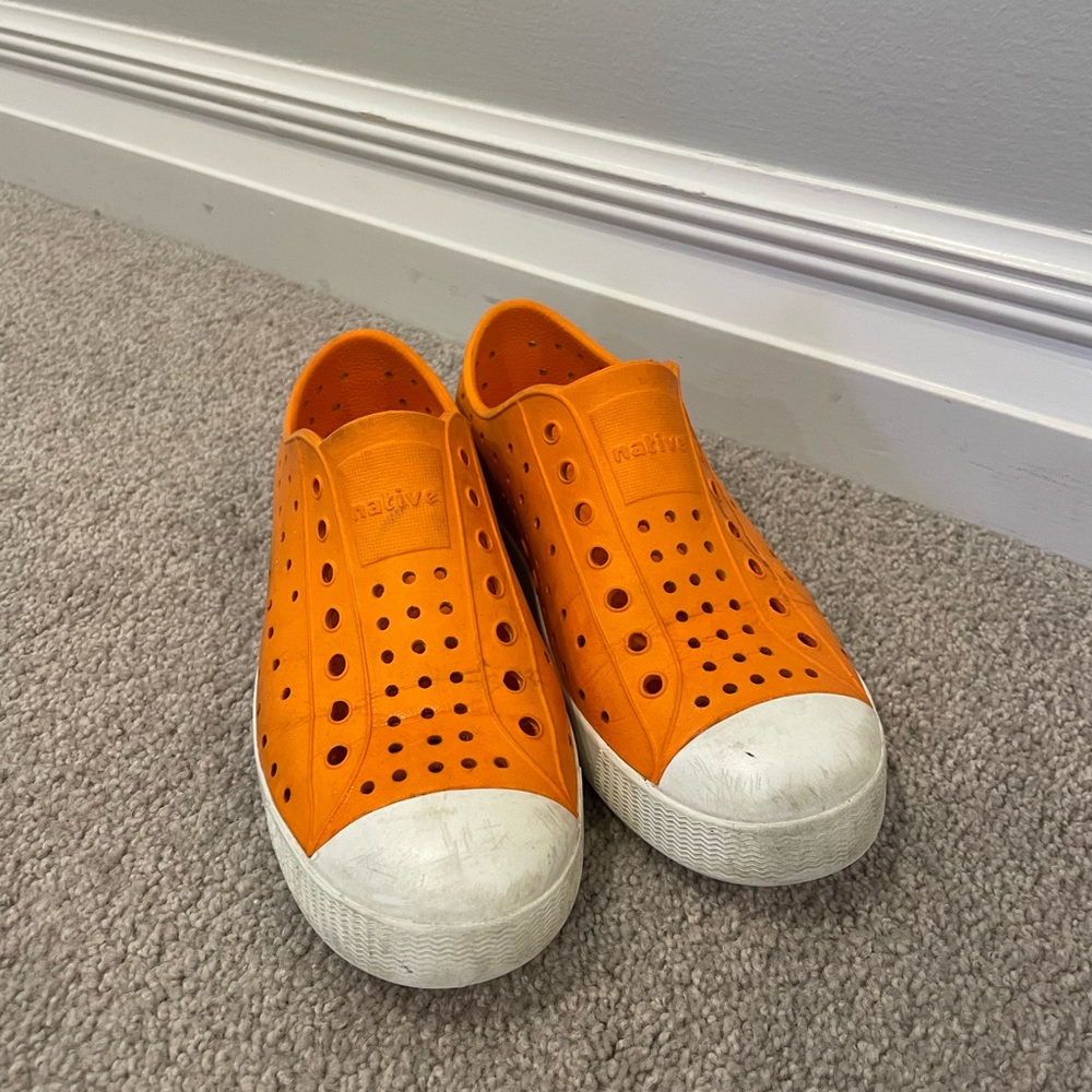 Kids Native Play Shoes/Water Shoes, size 2